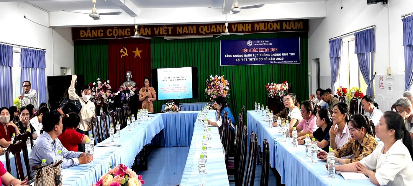 Tập huấn phòng chống tác hại thuốc lá và dịch bệnh nguy hiểm cho cán bộ y tế và truyền thông học đường.